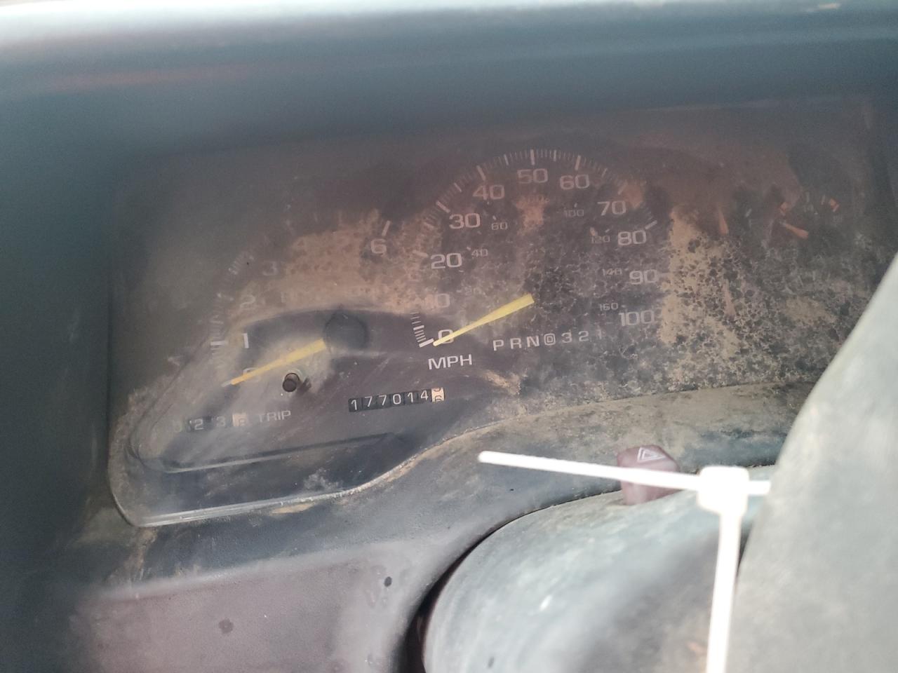 1998 Chevrolet Gmt-400 K1500 VIN: 1GCEK19R3WE173028 Lot: 86123125