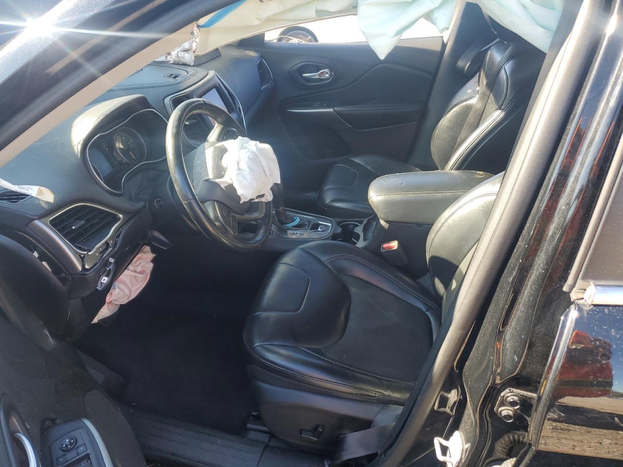 2019 Jeep Cherokee Latitude Plus VIN: 1C4PJLLB8KD164604 Lot: 93503275