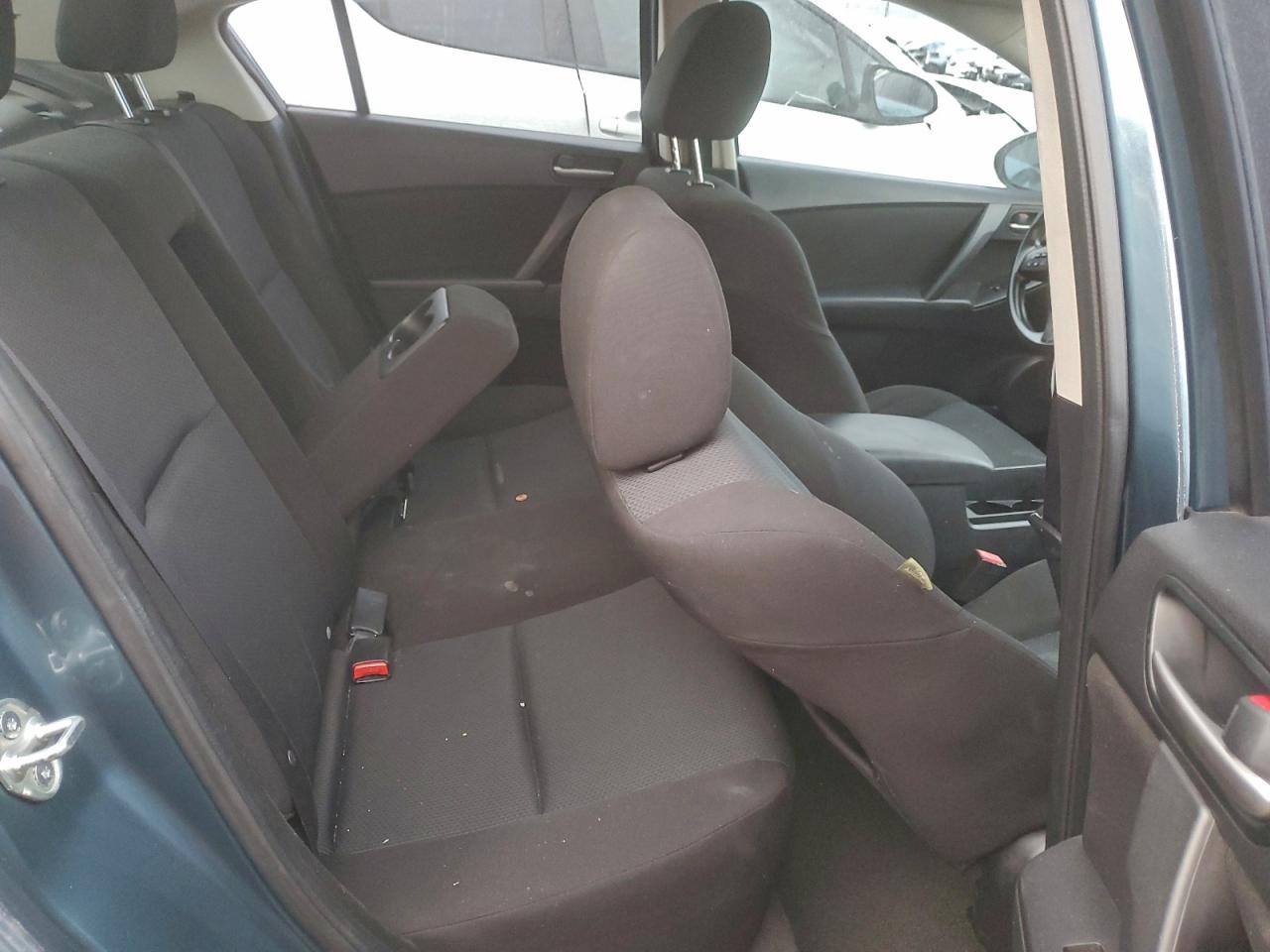 2011 Mazda 3 I VIN: 358887 Lot: 86063435