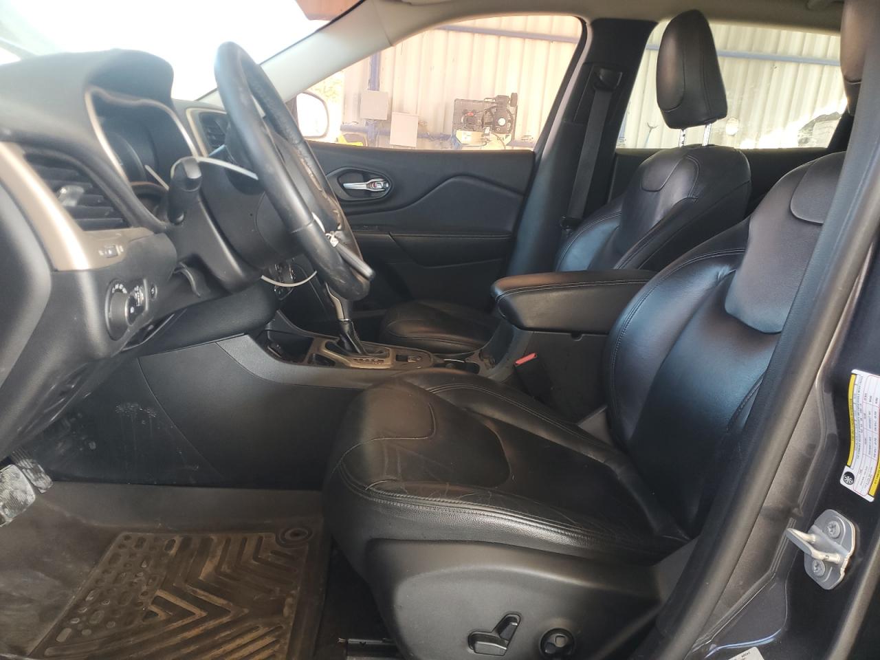 2016 Jeep Cherokee Latitude VIN: 1C4PJLCB2GW297399 Lot: 92908455