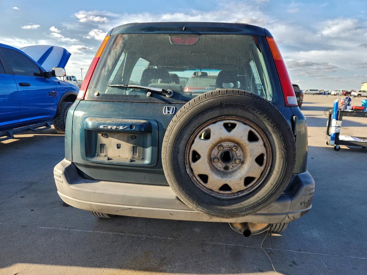 1998 Honda Cr-V Lx VIN: JHLRD2843WC017643 Lot: 92730725