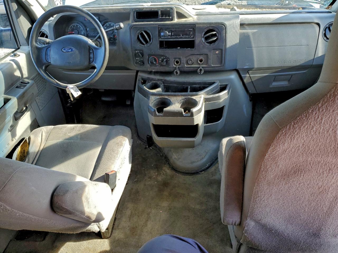 2013 Ford Econoline E350 Super Duty Wagon VIN: 1FBSS3BL1DDA90998 Lot: 92915225