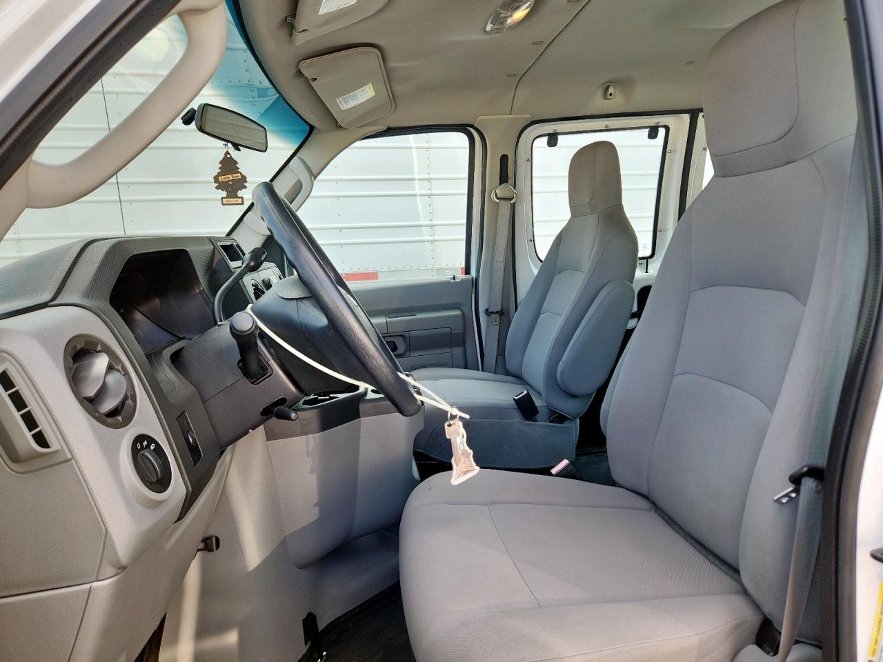 2013 Ford Econoline E350 Super Duty Wagon VIN: 1FBNE3BL4DDB05417 Lot: 92718795