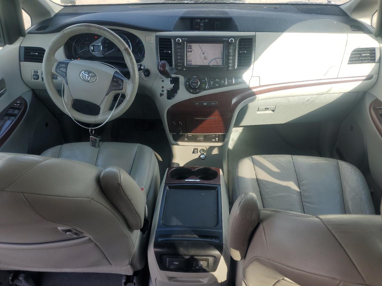 2011 Toyota Sienna Xle VIN: 5TDYK3DCXBS105793 Lot: 93323225