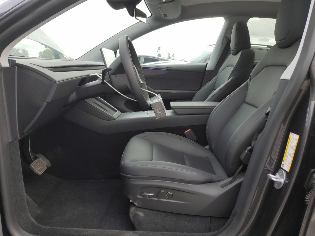 2026 Tesla Model Y VIN: 7SAYGDEE2TF368828 Lot: 93072375