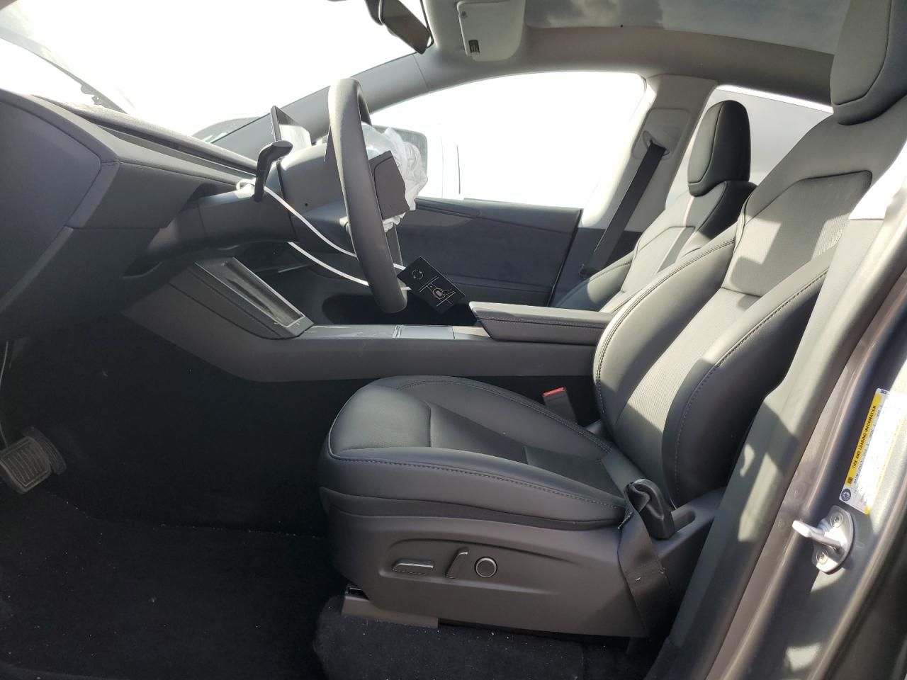 2026 Tesla Model Y VIN: 7SAYGDED2TF388438 Lot: 92654195