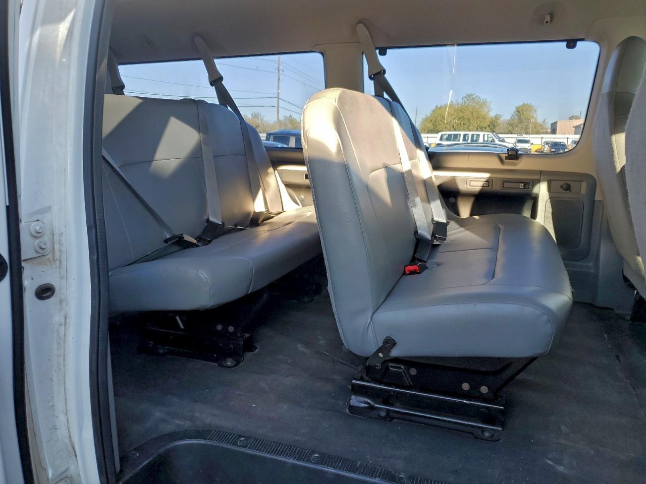 2014 Ford Econoline E350 Super Duty Wagon VIN: 1FBNE3BL3EDB21173 Lot: 91741555