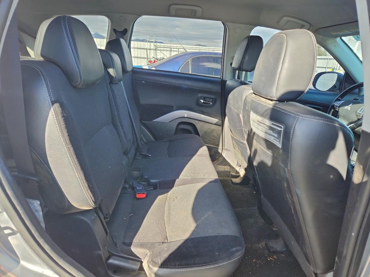 2010 Mitsubishi Outlander Xls VIN: JA4JT4AX2AZ006372 Lot: 93985325