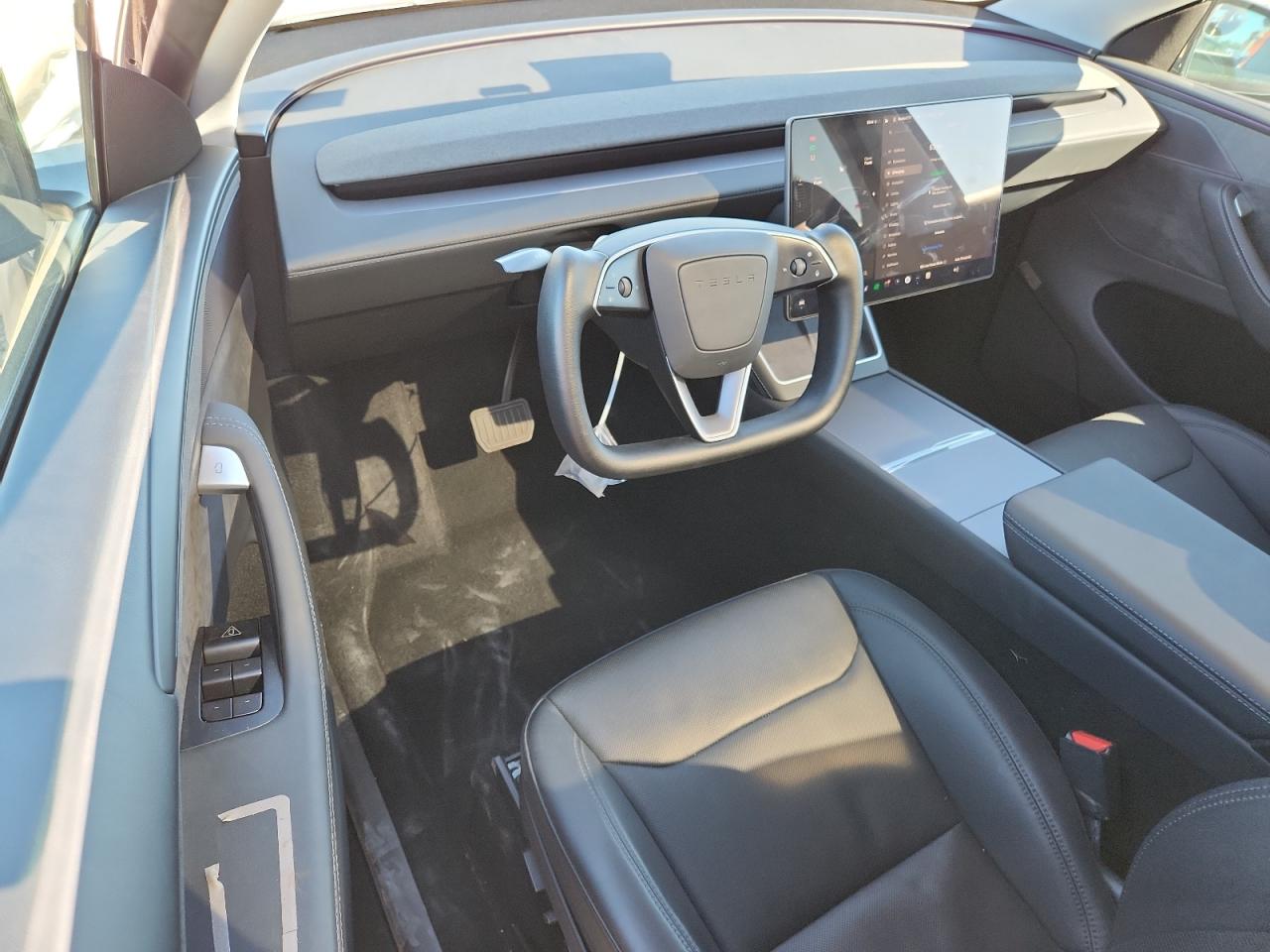 2026 Tesla Model Y VIN: 7SAYGDEE8TA385811 Lot: 91408805