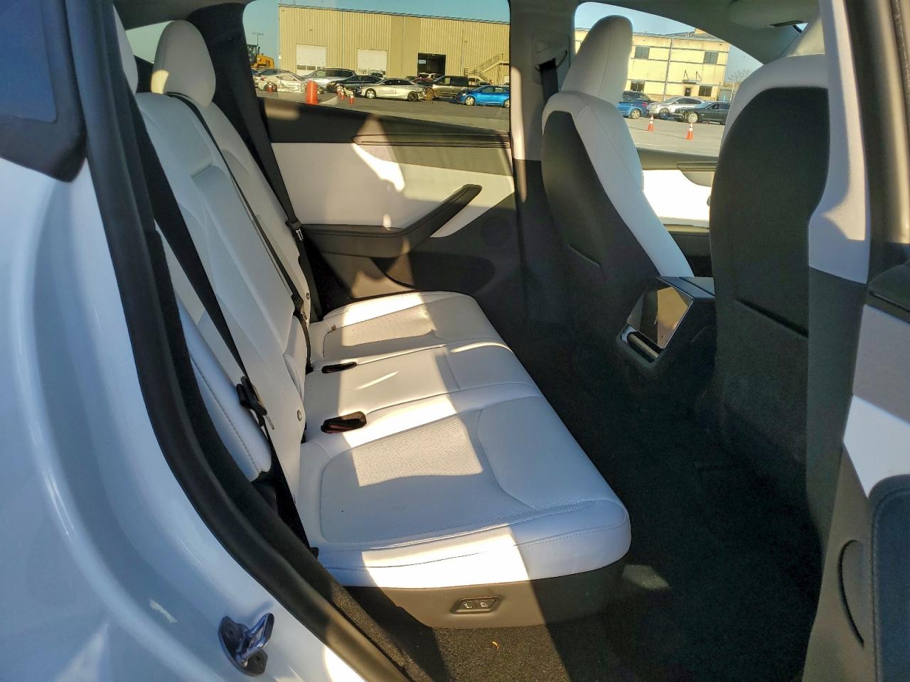 2026 Tesla Model Y VIN: 7SAYGDEDXTA491555 Lot: 92456235