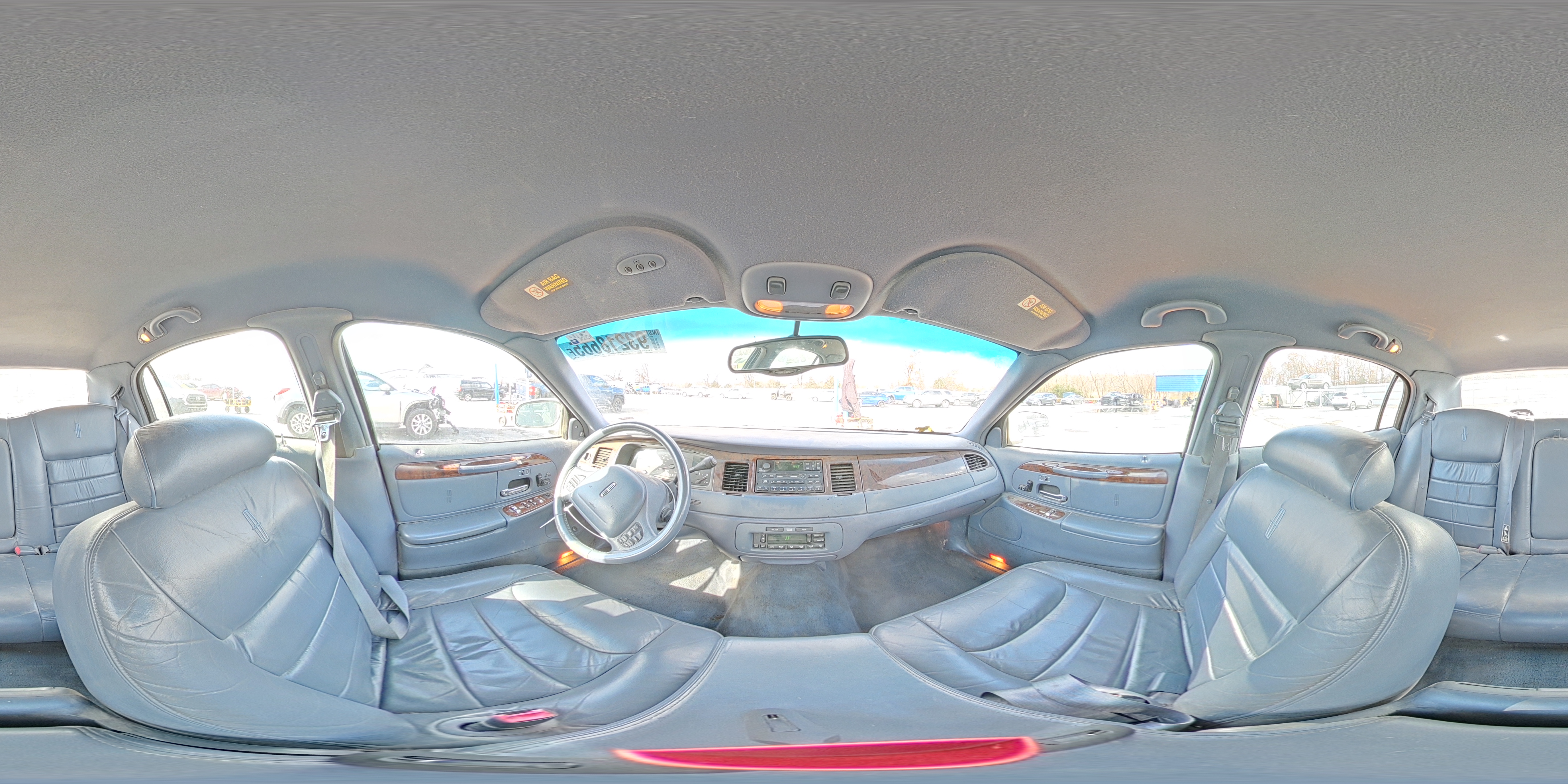 1999 Lincoln Town Car Signature VIN: 1LNHM82W5XY639893 Lot: 93218665