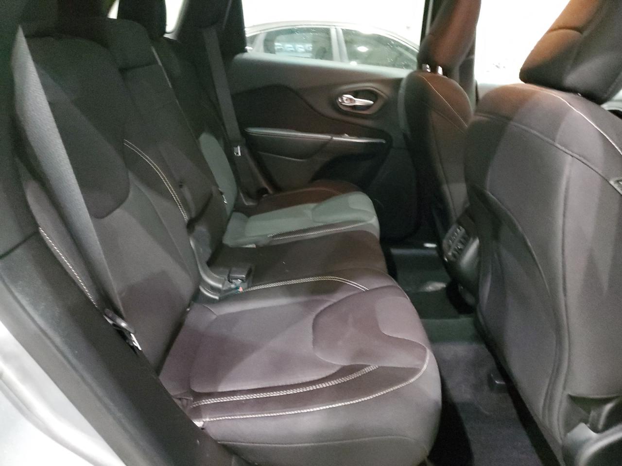 2015 Jeep Cherokee Latitude VIN: 1C4PJLCB4FW731269 Lot: 92585355