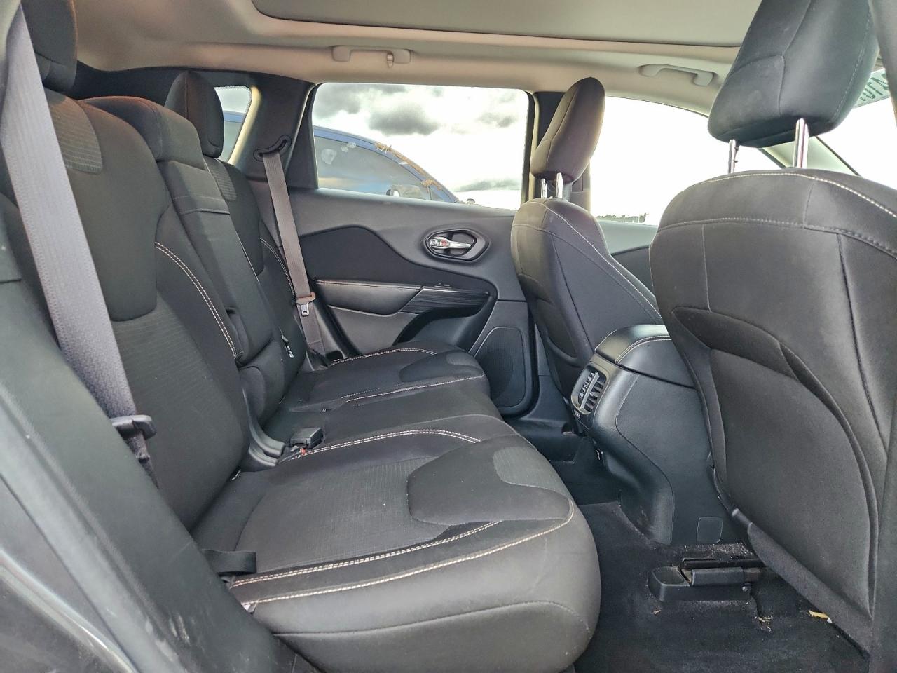 2015 Jeep Cherokee Latitude VIN: 1C4PJMCB6FW654751 Lot: 94167315