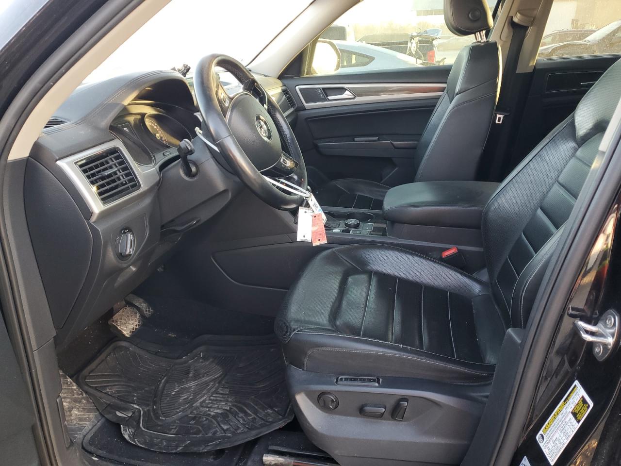 2018 Volkswagen Atlas Sel VIN: 1V2MR2CA4JC561811 Lot: 93298475