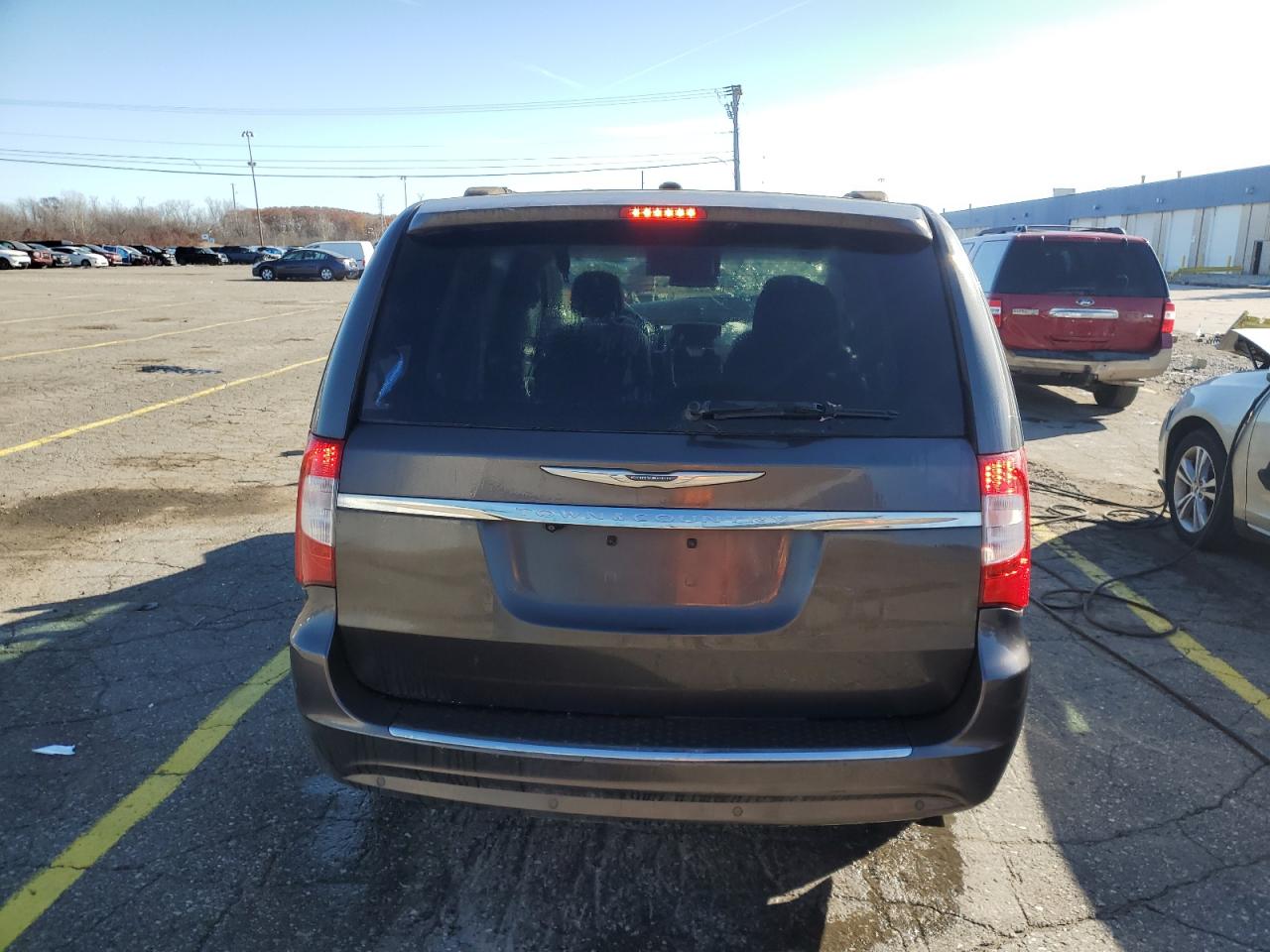 2015 Chrysler Town & Country Touring L VIN: 2C4RC1CGXFR590672 Lot: 92706635