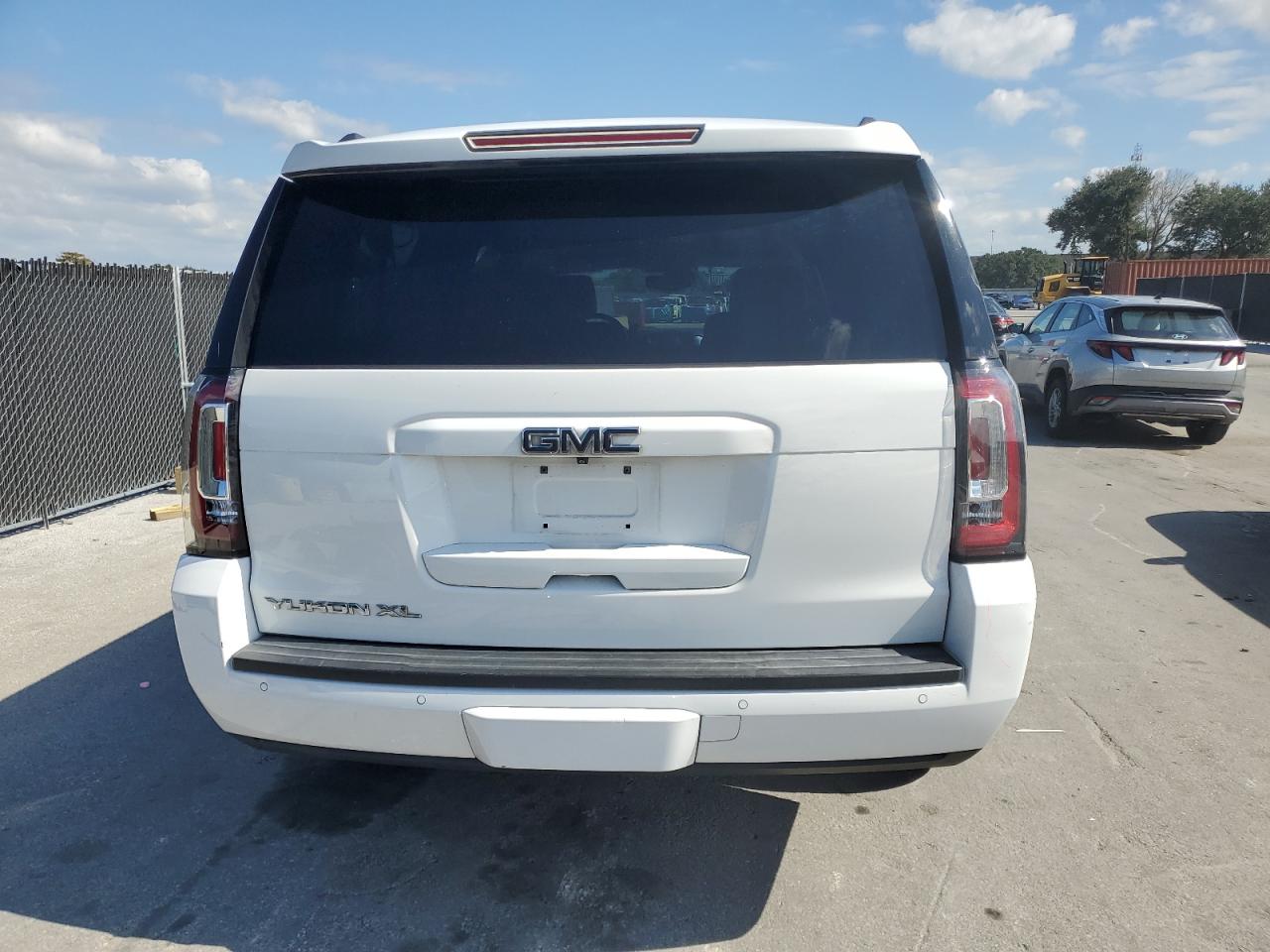 2016 GMC Yukon Xl C1500 Slt VIN: 1GKS1GKC1GR483465 Lot: 90952605