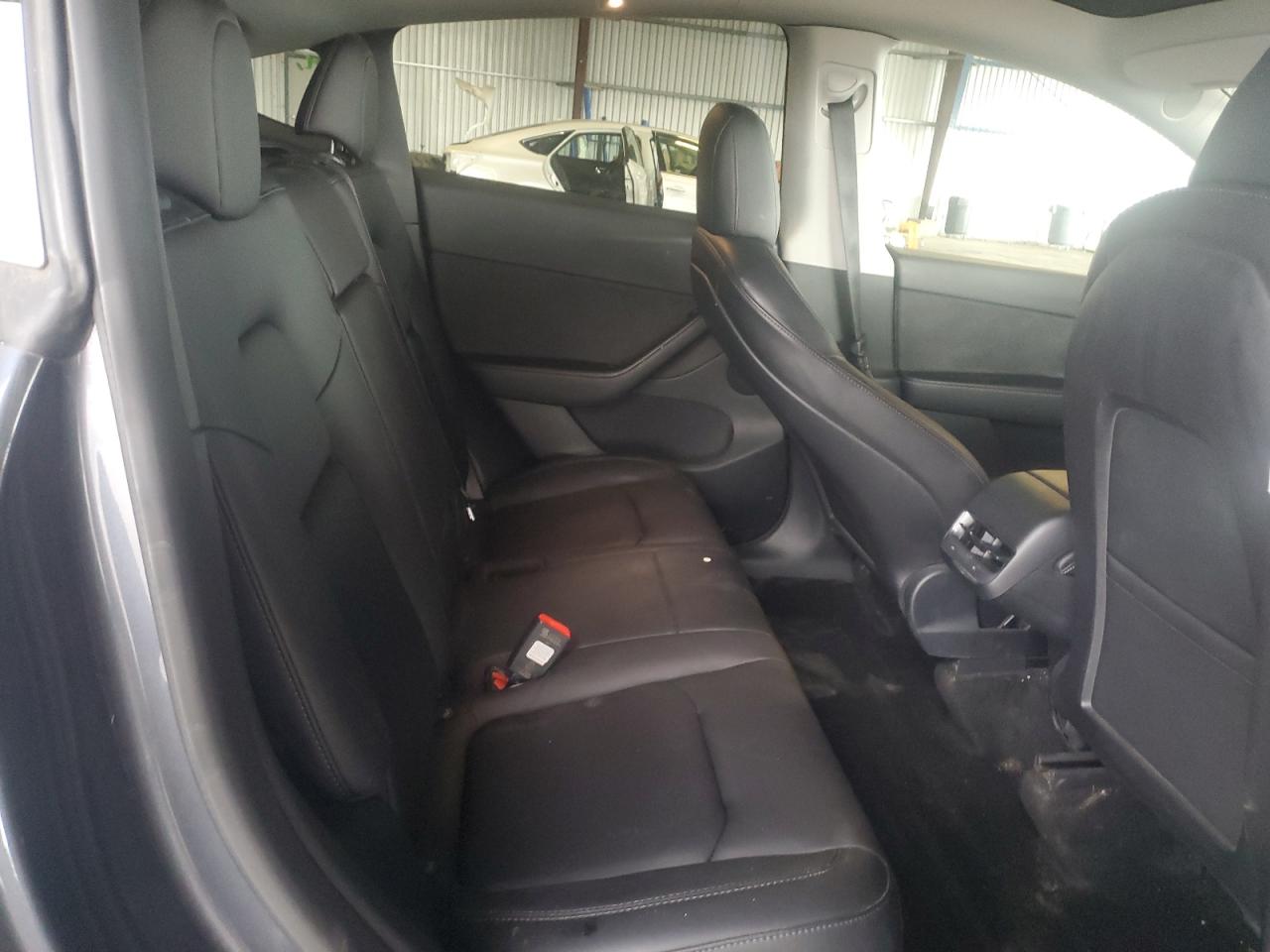 2022 Tesla Model Y VIN: 7SAYGDEE8NF427786 Lot: 92304385