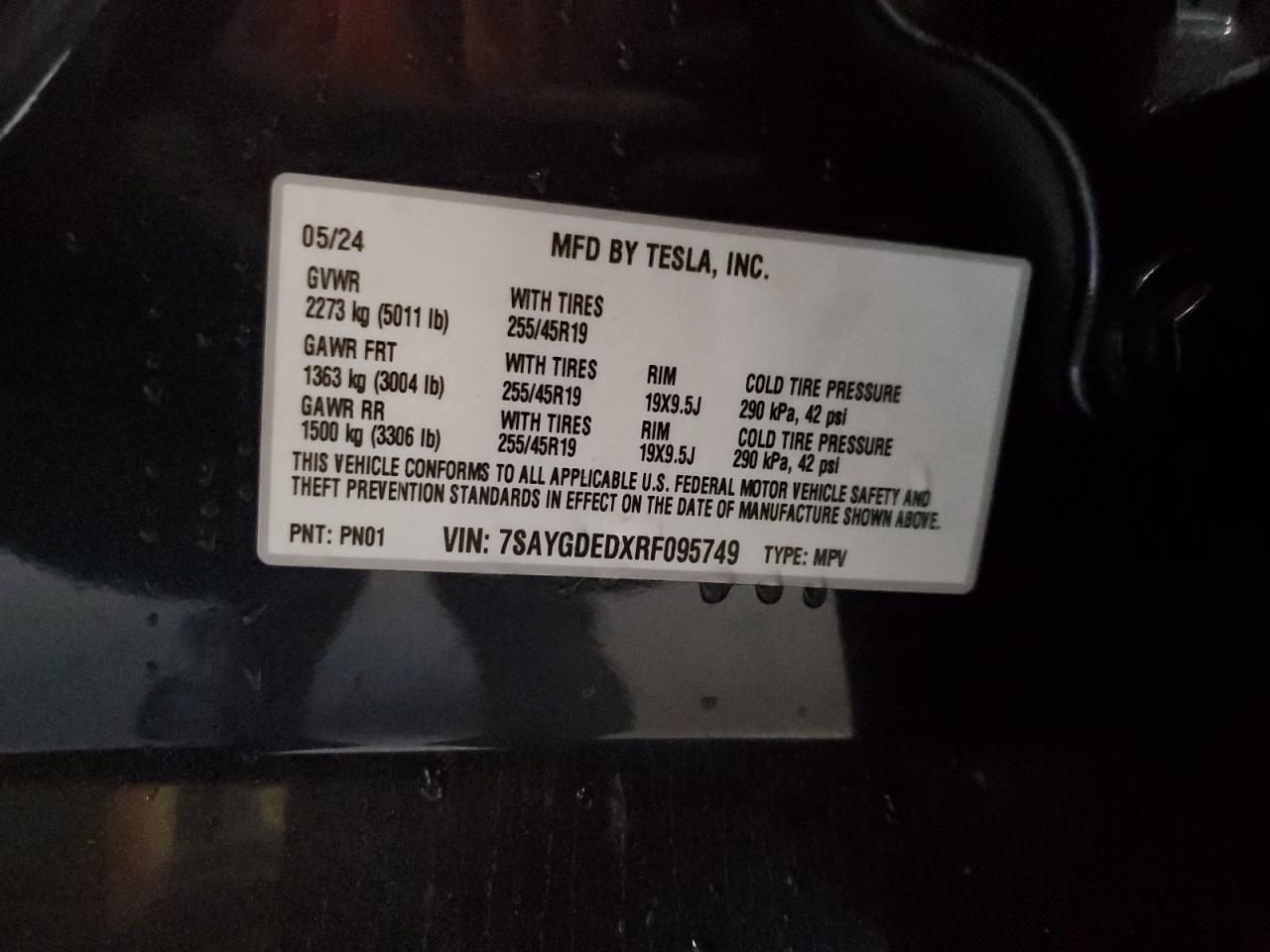 2024 Tesla Model Y VIN: 7SAYGDEDXRF095749 Lot: 92852895