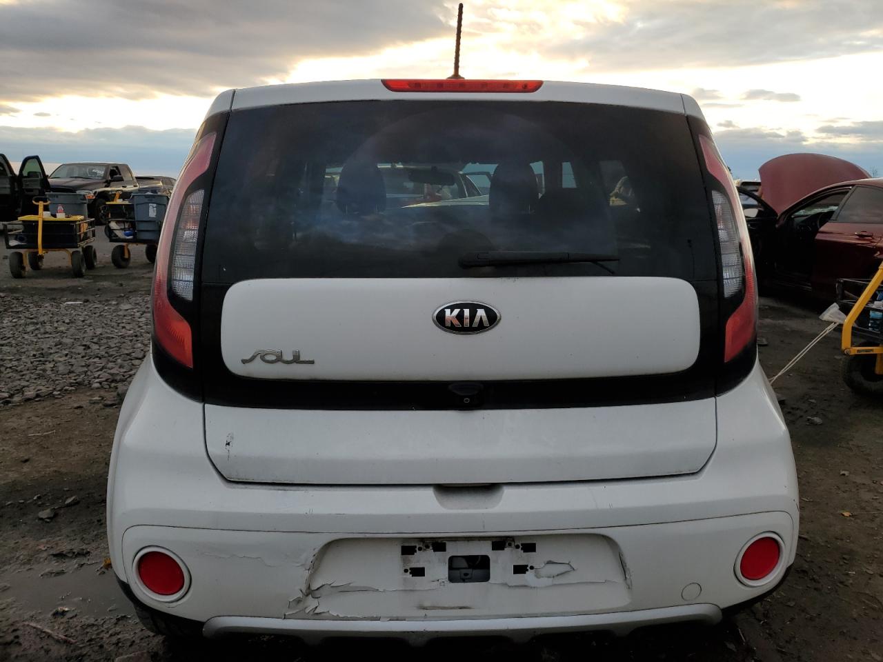 2018 Kia Soul + VIN: KNDJP3A52J7611720 Lot: 92651625