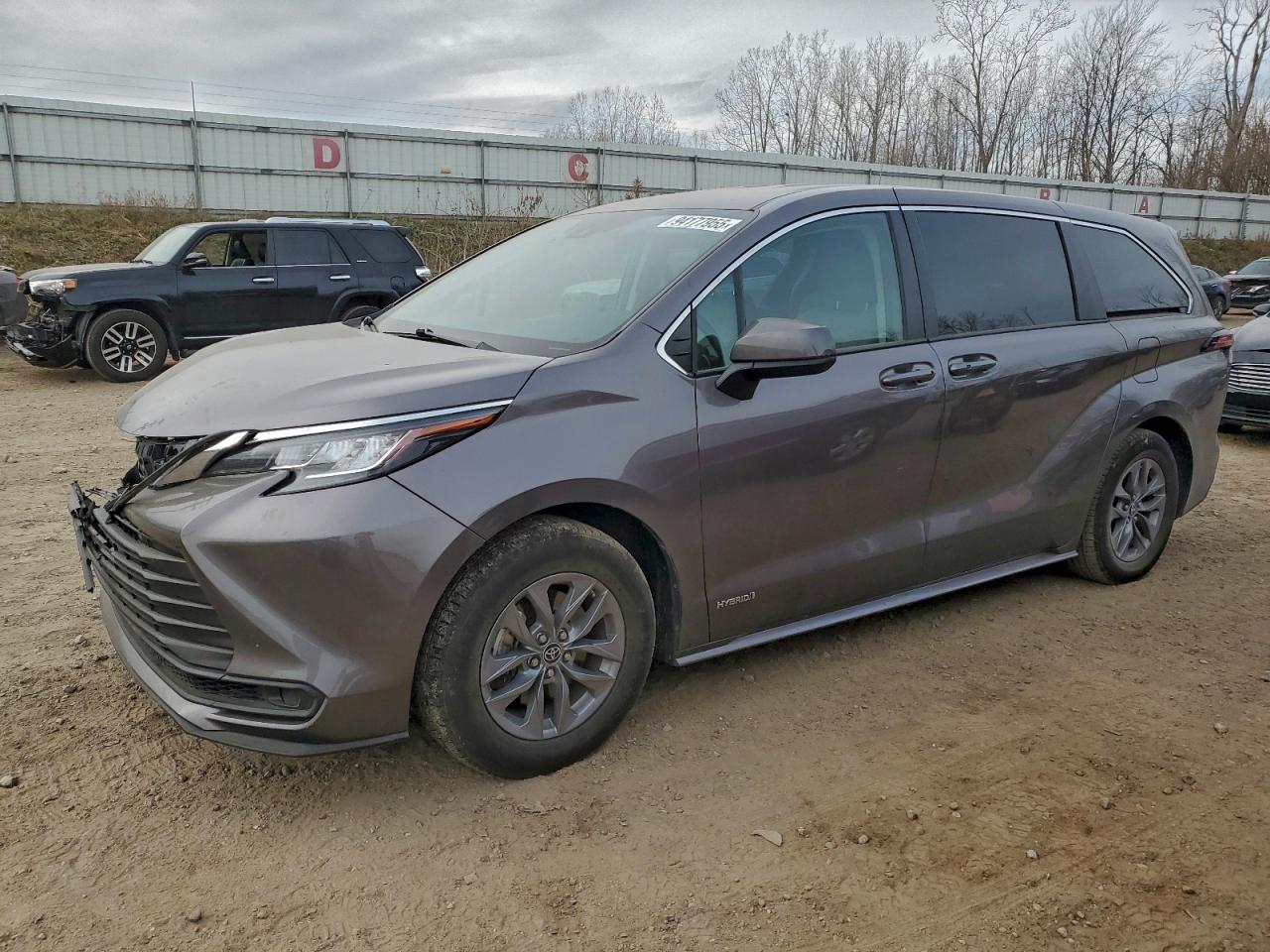 2021 Toyota Sienna Le