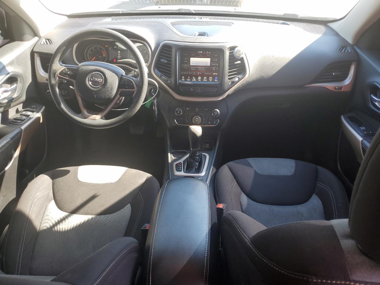 2018 Jeep Cherokee Latitude VIN: 1C4PJLCB6JD588961 Lot: 91485825