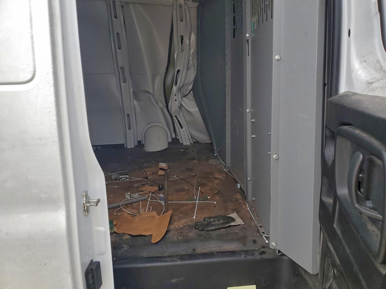 2024 Chev Express G2500 VIN: 1GCWGAF79R118704 Lot: 93761745