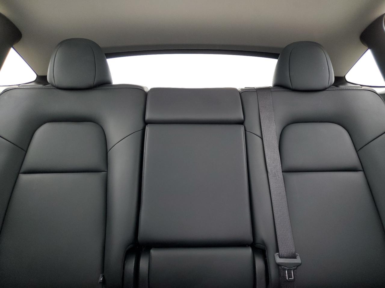 2025 Tesla Model Y VIN: 7SAYGDED3SA371157 Lot: 92300015