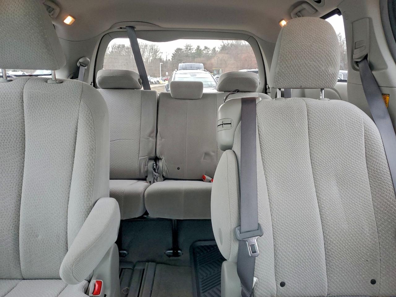 2011 Toyota Sienna Le VIN: 5TDKK3DC2BS075582 Lot: 93535415