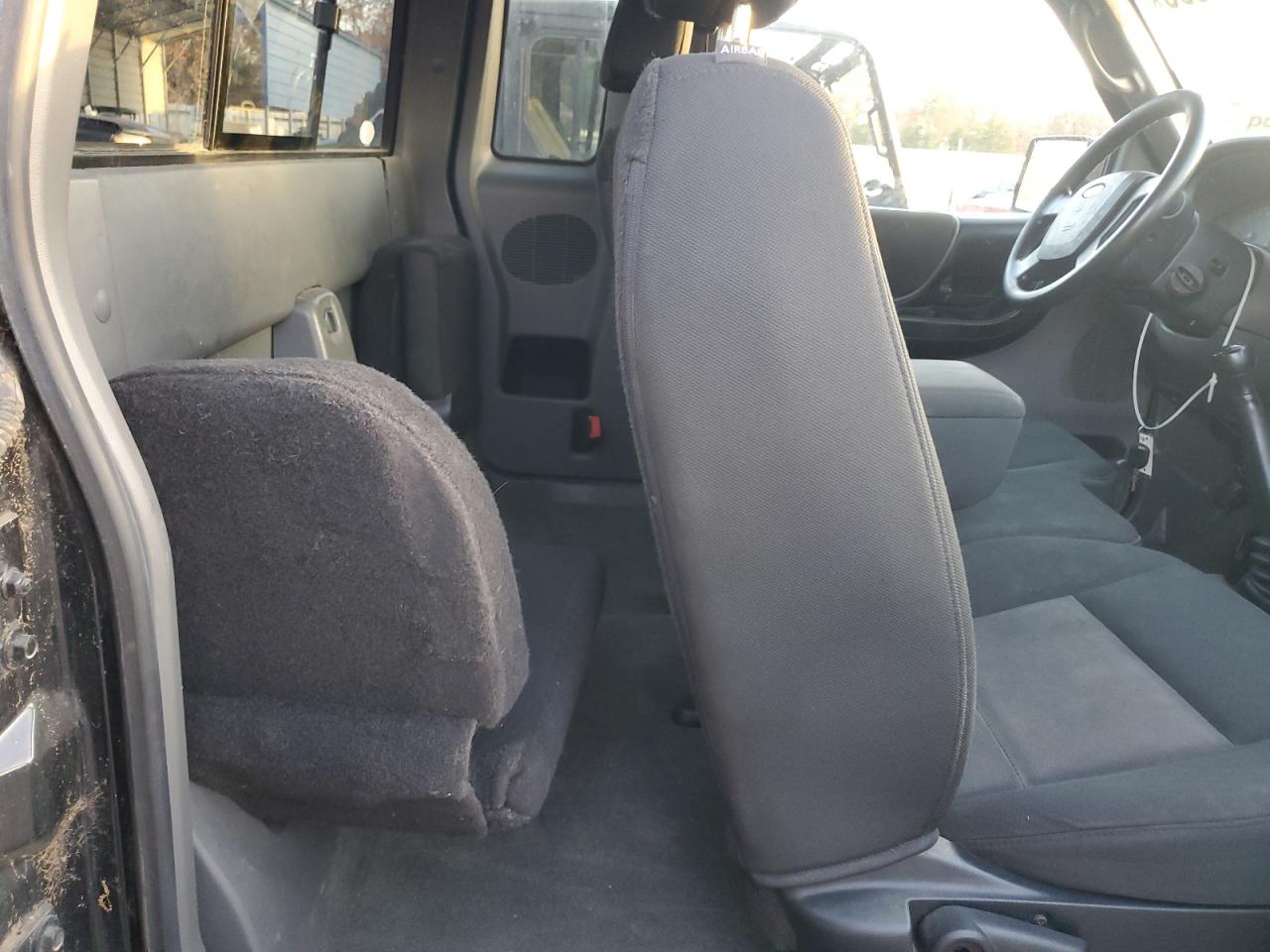 2011 Ford Ranger Super Cab VIN: 1FTLR4FE8BPA71860 Lot: 92816895