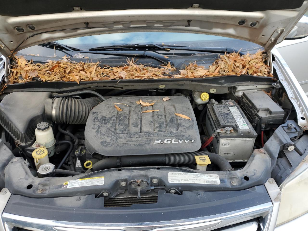 2011 Chrysler Town & Country Limited VIN: 2A4RR6DG2BR758707 Lot: 92102145