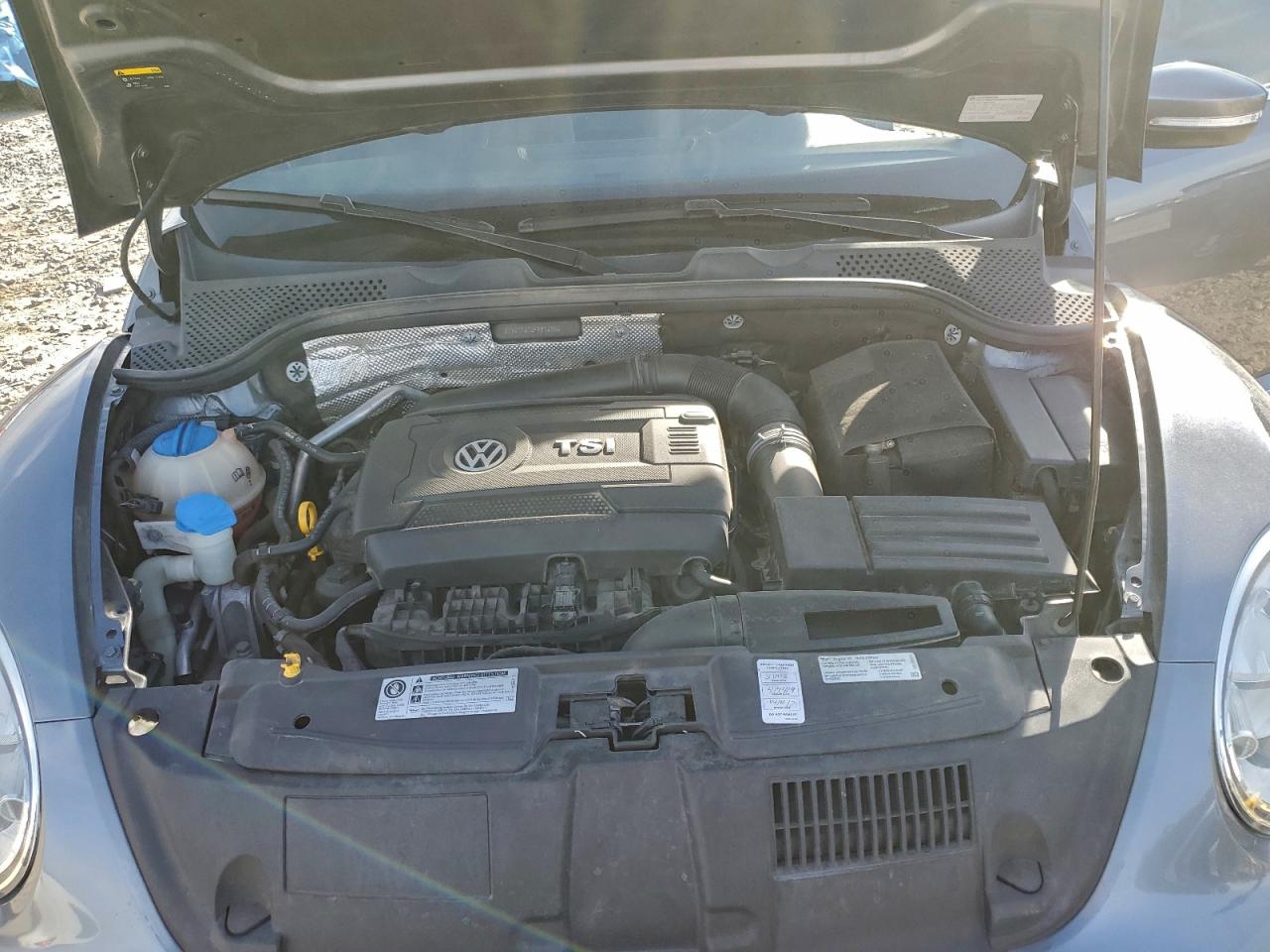 2015 Volkswagen Beetle 1.8T VIN: 3VW517AT0FM812860 Lot: 94338705