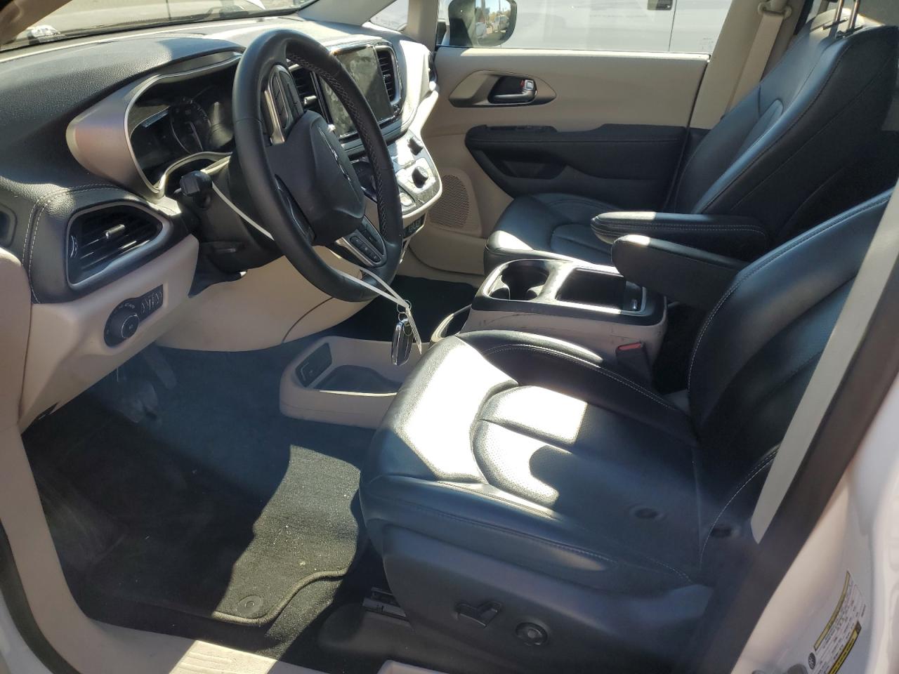 2023 Chrysler Pacifica Touring L VIN: 2C4RC3BG4PR556242 Lot: 90445985