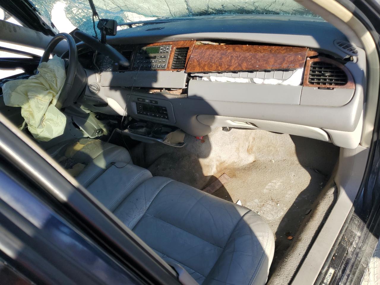 2001 Lincoln Town Car Executive VIN: 1LNHM81WX1Y712264 Lot: 91895515