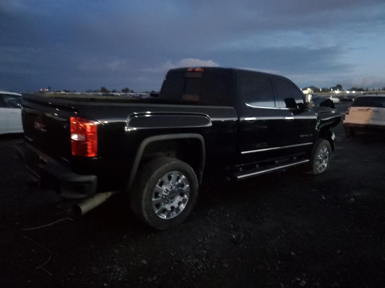 2016 GMC Sierra K2500 Denali VIN: 1GT12UE89GF258139 Lot: 93709135