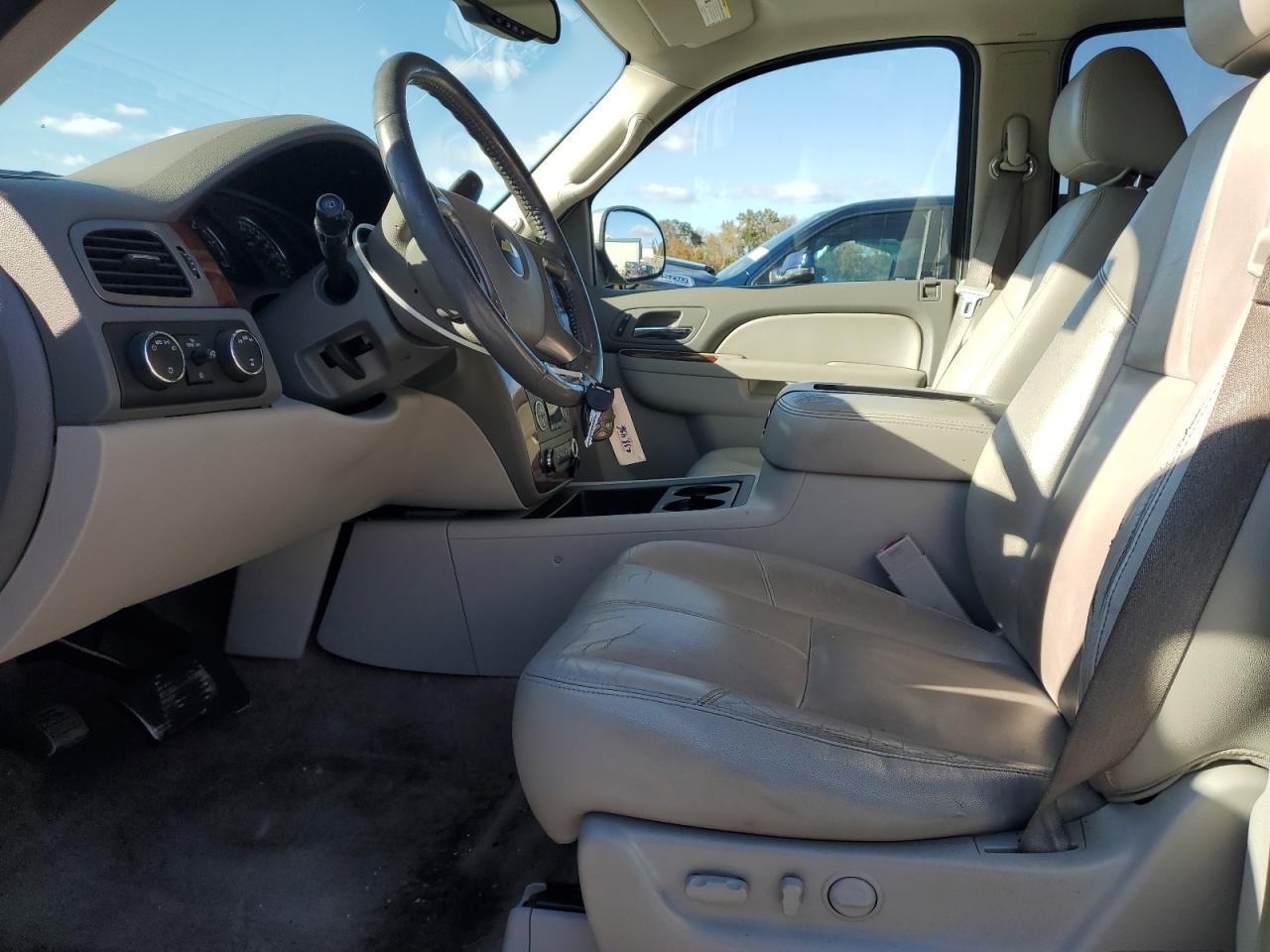 2013 Chevrolet Tahoe K1500 Lt VIN: 1GNSKBE01DR320864 Lot: 92093345