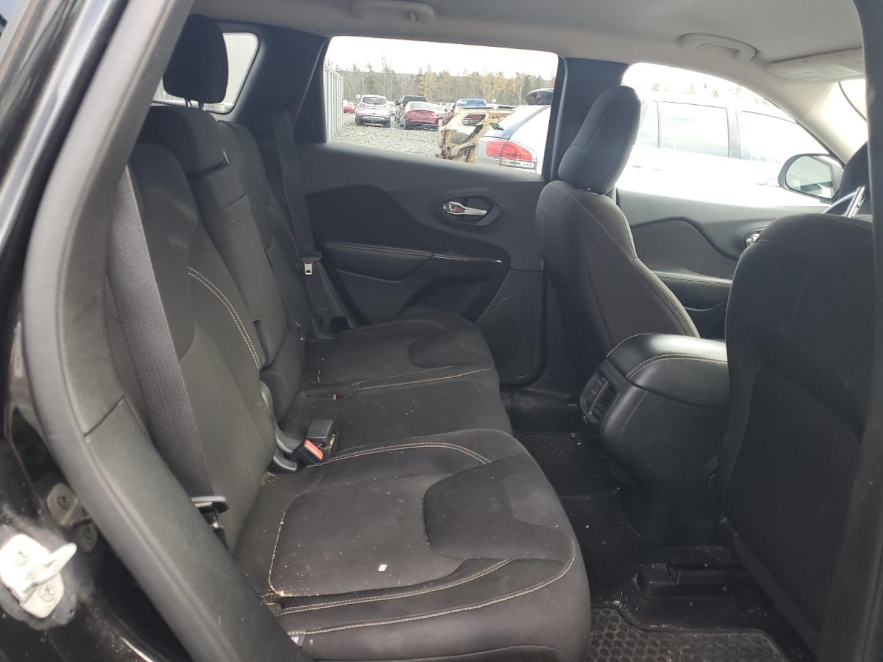 2015 Jeep Cherokee Latitude VIN: 1C4PJMCB9FW636583 Lot: 93001675