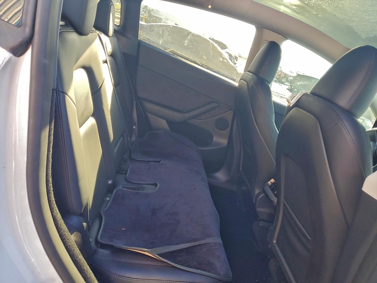 2024 Tesla Model Y VIN: 7SAYGDED9RF212298 Lot: 94250385