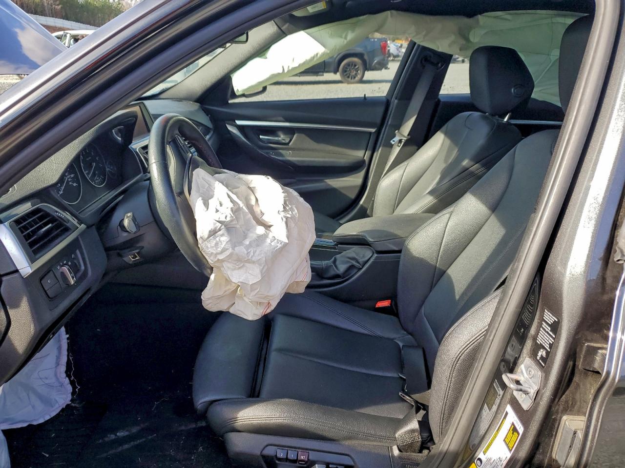 2018 BMW 330 Xi VIN: WBA8D9C56JA608102 Lot: 94324525