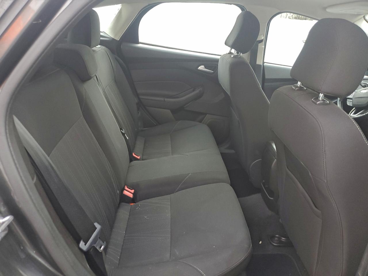 2016 Ford Focus Se VIN: 1FADP3K2XGL356077 Lot: 93923425