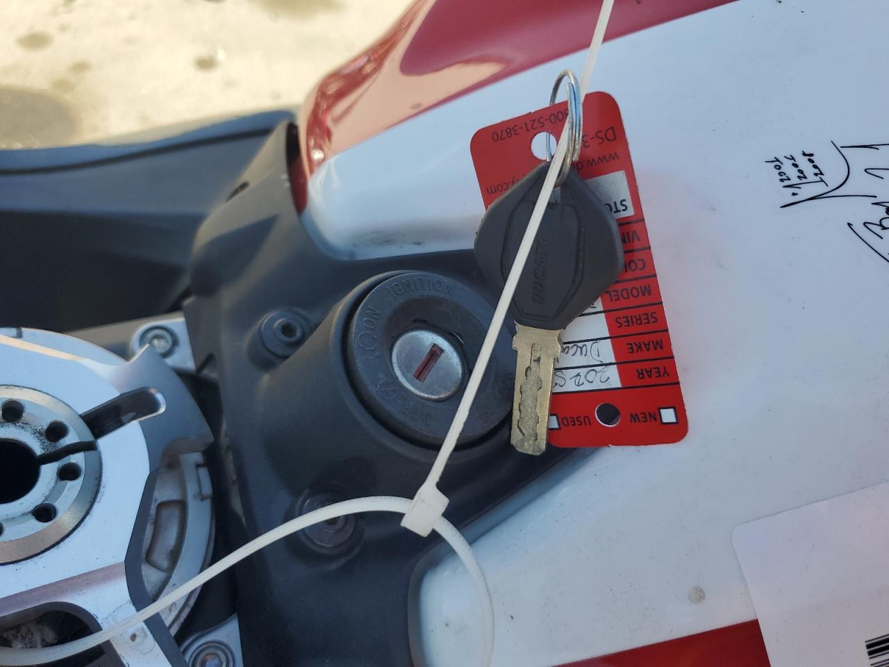 2025 Ducati Panigale V2 VIN: ZDMHAATW5SB015689 Lot: 91831855