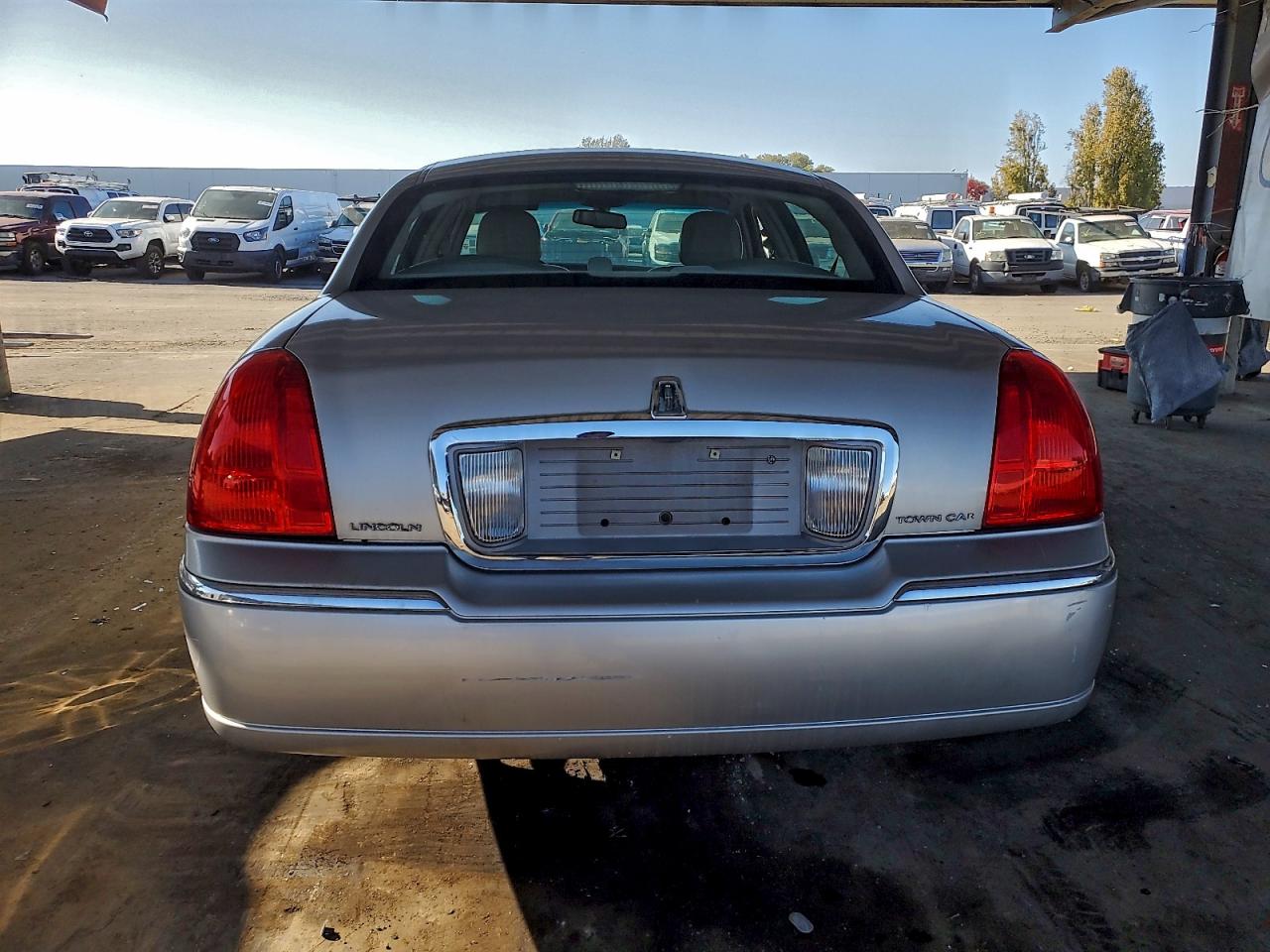 2007 Lincoln Town Car Signature Limited VIN: 1LNHM82V57Y639691 Lot: 94415275