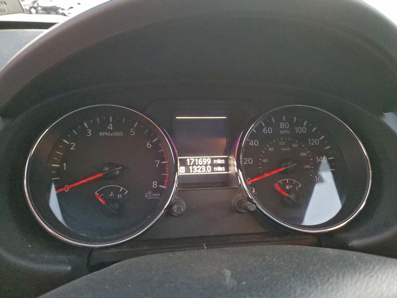 2011 Nissan Rogue S VIN: 565830 Lot: 94002045