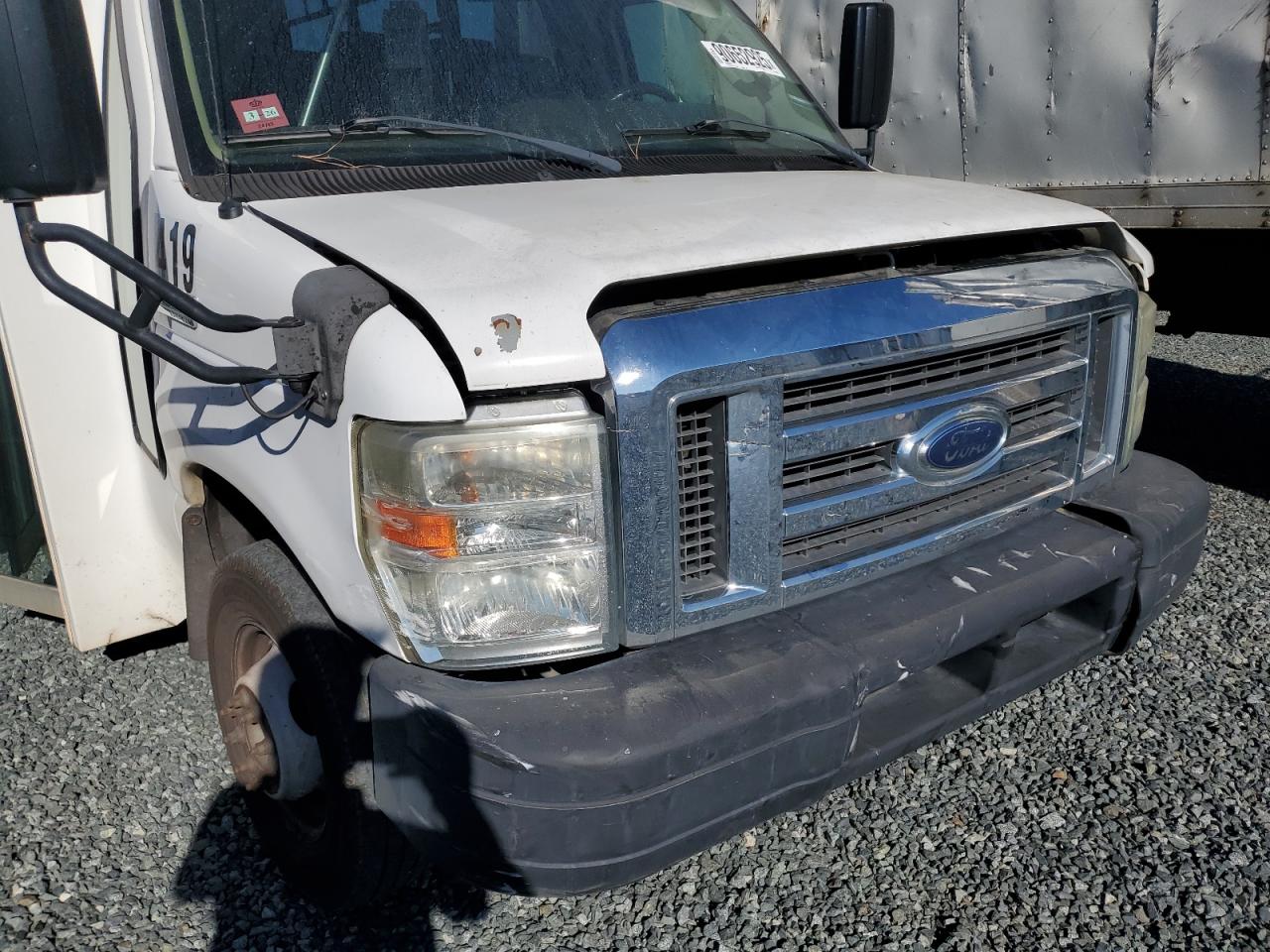 2013 Ford Econoline E350 Super Duty Cutaway Van VIN: 1FDEE3FS2DDA02750 Lot: 90652925