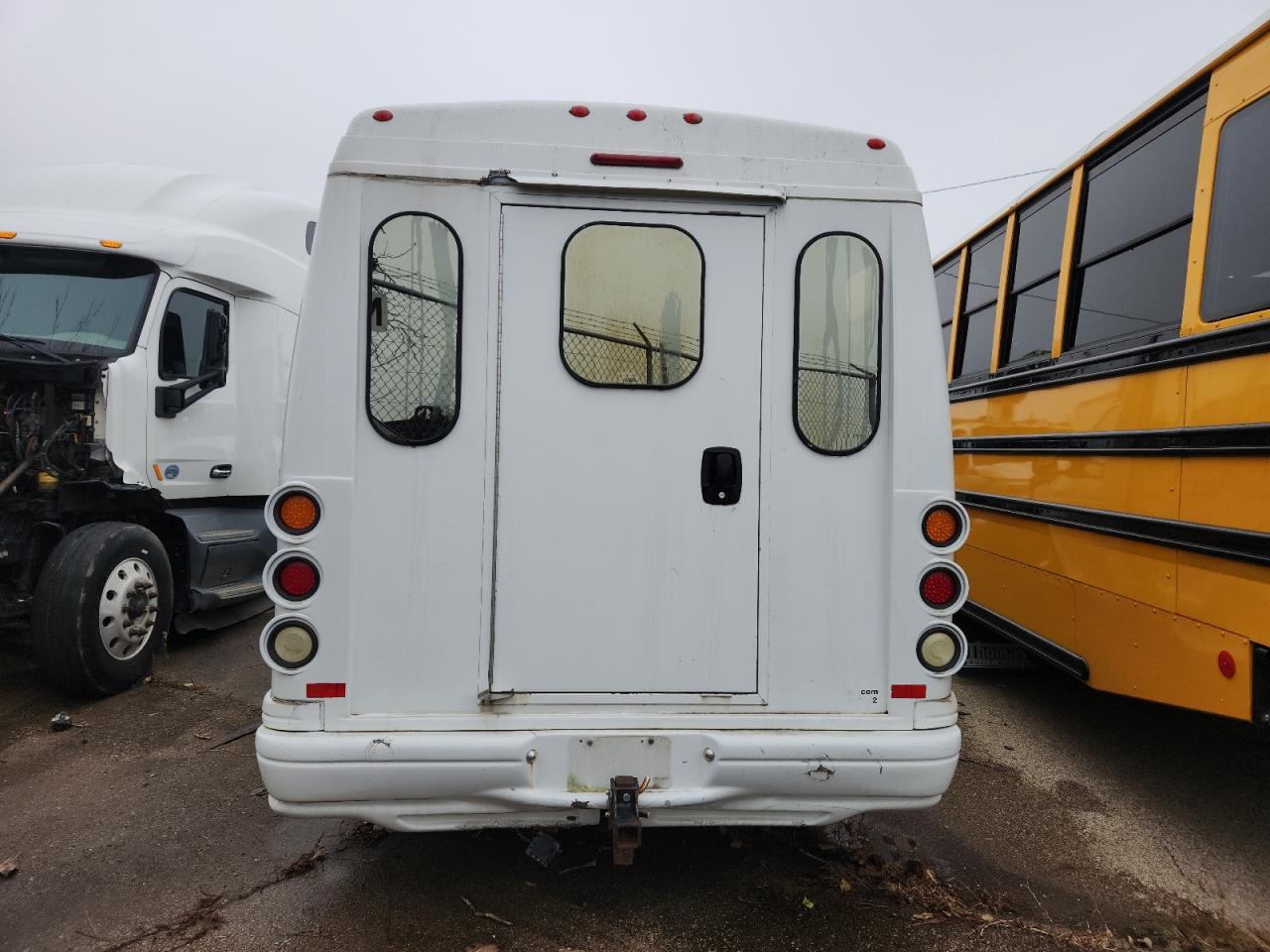 2007 Ford Econoline E350 Super Duty Cutaway Van VIN: 1FDSE35S37DA13717 Lot: 92990335