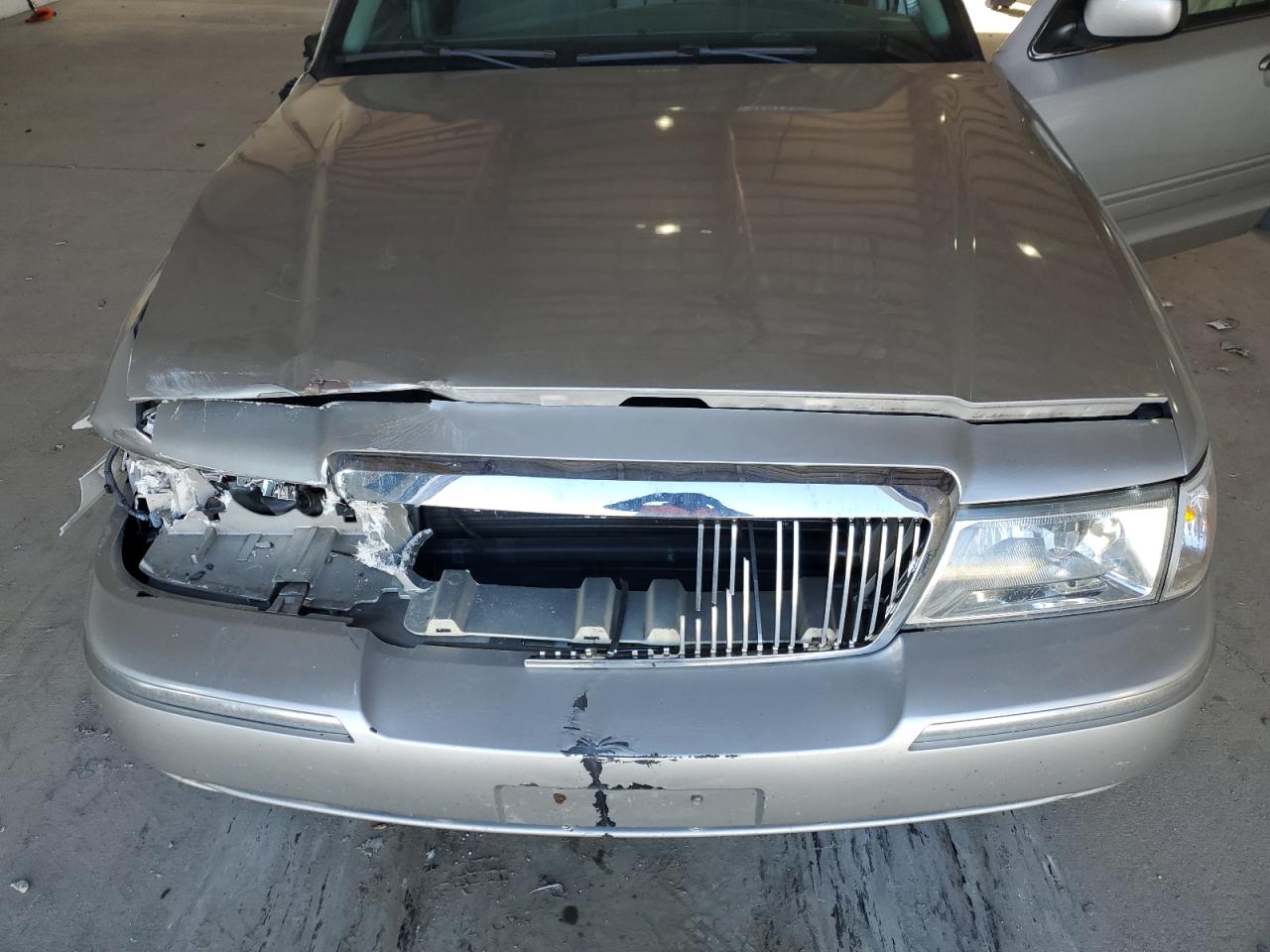 2004 Mercury Grand Marquis Gs VIN: 2MEFM74W74X623434 Lot: 92672305