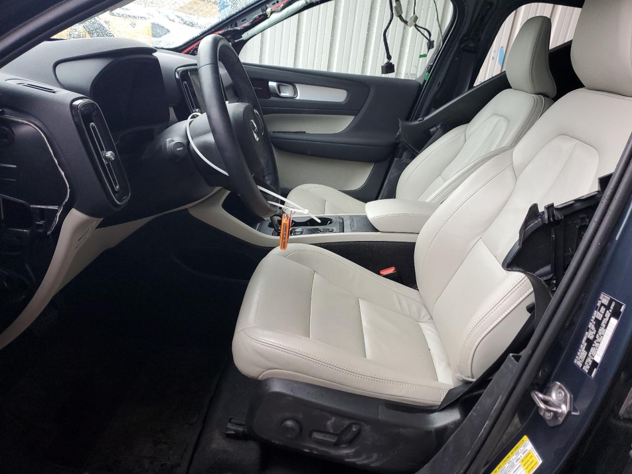 2022 Volvo Xc40 T5 Momentum VIN: YV4162UK1N2654105 Lot: 93446105