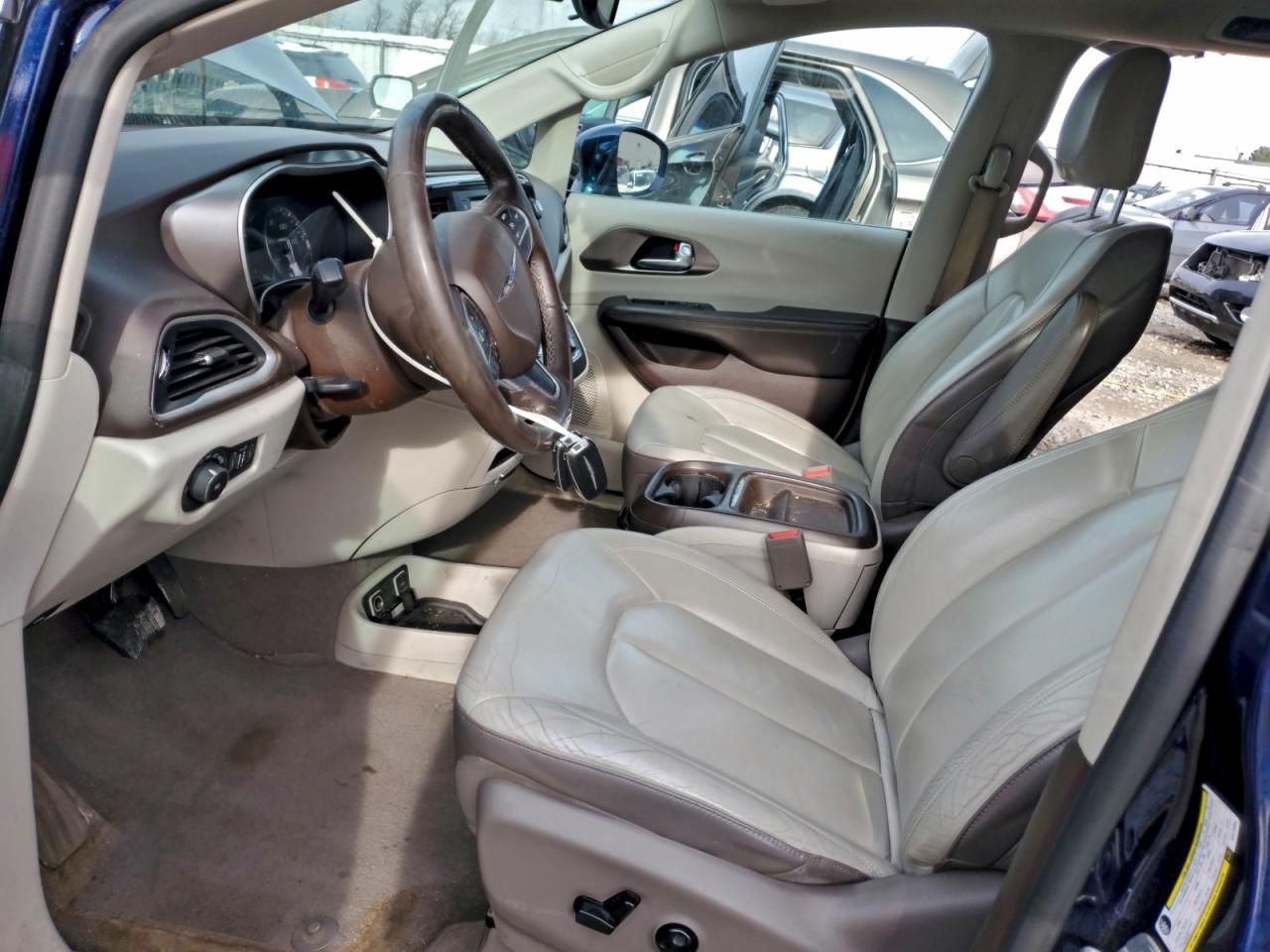 2017 Chrysler Pacifica Touring L VIN: 2C4RC1BG2HR713384 Lot: 90723805