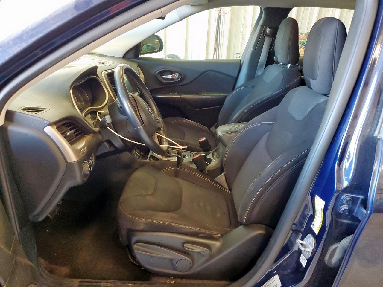 2015 Jeep Cherokee Latitude VIN: 1C4PJLCS4FW542301 Lot: 92736675