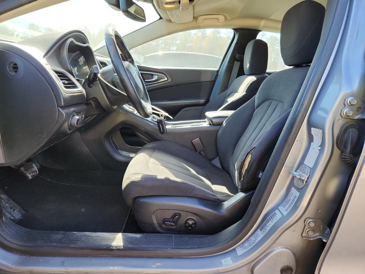 2015 Chrysler 200 Limited VIN: 1C3CCCAB6FN543231 Lot: 93085815