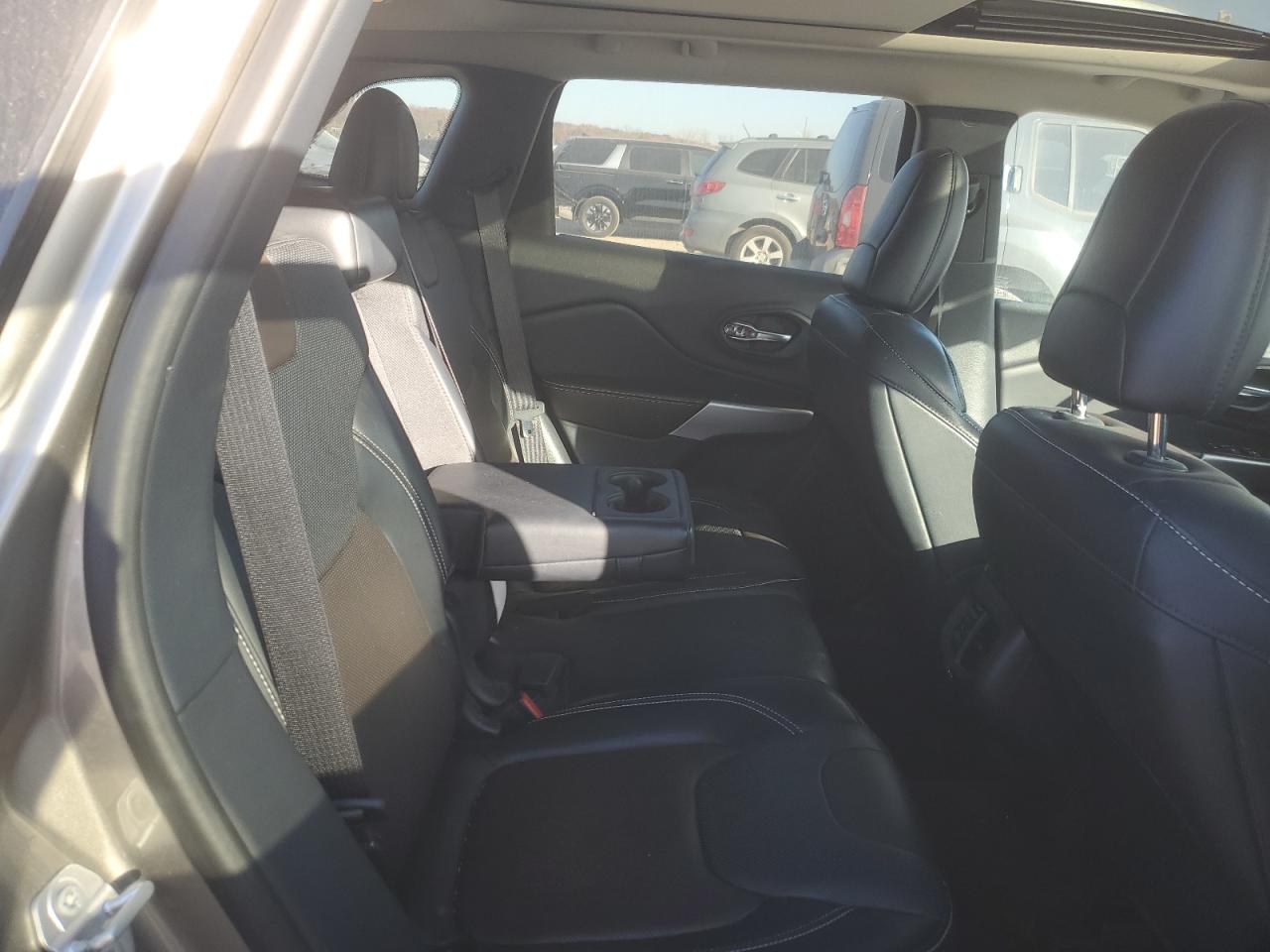 2017 Jeep Cherokee Limited VIN: 1C4PJMDS5HW584824 Lot: 93107785